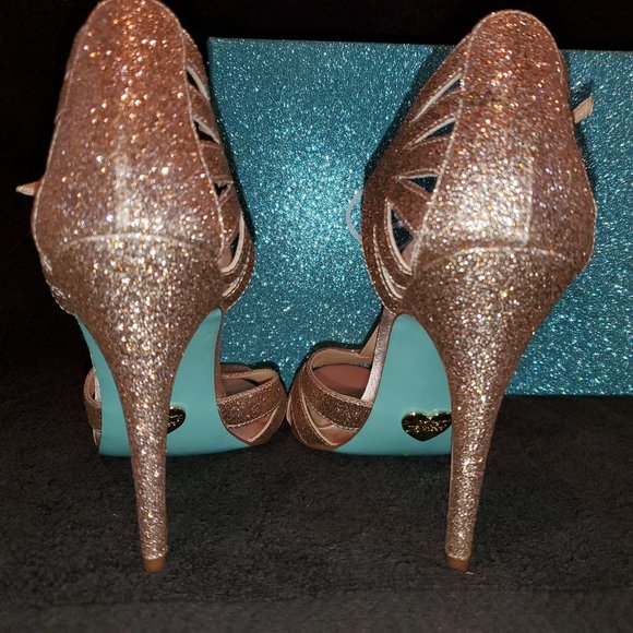 Blue By: Betsey Johnson Tee heel - Picture 4 of 5